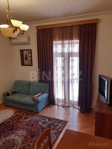 Продается 4-комн. вторичка 106 м², м. Низами, photo 1 from 31