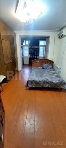Продается 3-комн. вторичка 70 м², м. Нефтчиляр, photo 3 from 7