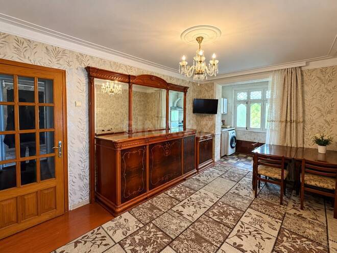 Продается 2-комн. вторичка 40 м², м. Нефтчиляр, photo 1 from 7