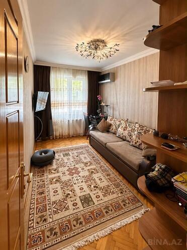 Продается 3-комн. вторичка 68 м², м. Нефтчиляр, photo 1 from 11