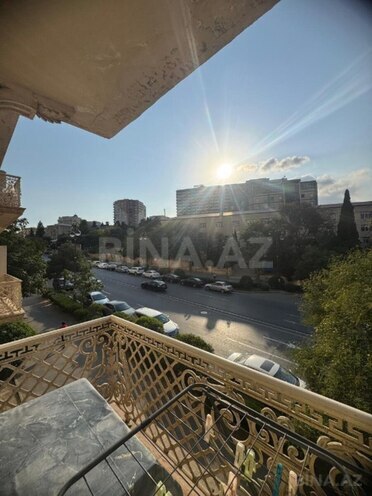 Satılır 2 otaqlı köhnə tikili 68 m², Elmlər Akademiyası m., photo 1 from 12