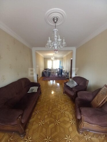 Satılır 5 otaqlı köhnə tikili 120 m², 8-ci mikrorayon q., photo 1 from 17