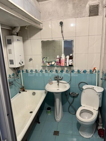 Satılır 3 otaqlı köhnə tikili 70 m², Qara Qarayev m., photo 6 from 10
