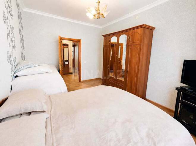 Satılır 3 otaqlı köhnə tikili 90 m², Qara Qarayev m., photo 4 from 9