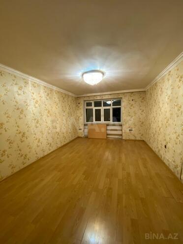 Satılır 3 otaqlı köhnə tikili 70 m², Qaraçuxur q., photo 1 from 16