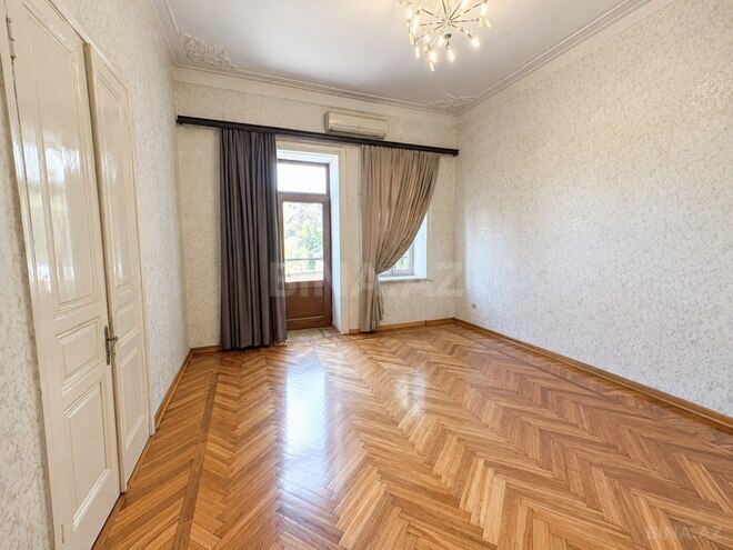 Satılır 3 otaqlı köhnə tikili 120 m², 28 May m., photo 6 from 12