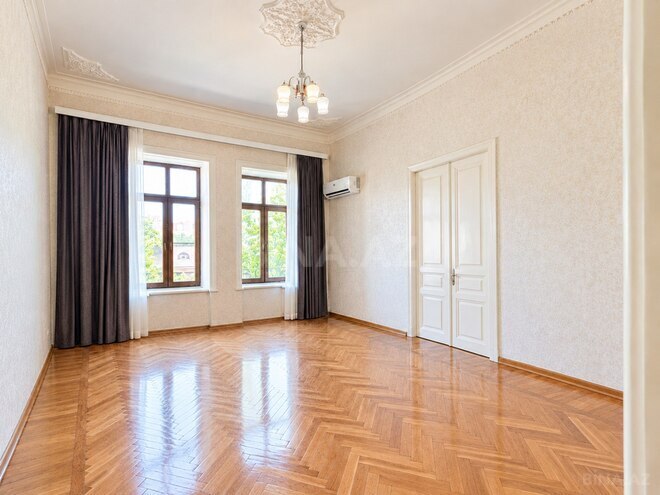 Satılır 3 otaqlı köhnə tikili 120 m², 28 May m., photo 4 from 12