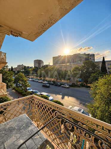 Продаётся 2-комн. вторичка 60 м², м. Элмляр Академиясы, photo 1 from 13