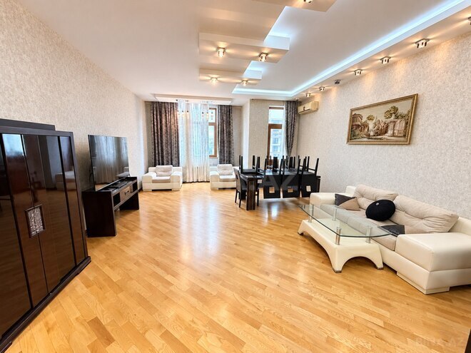 Сдается 3-комн. новостройка 160 м², м. 8 ноября, photo 1 from 21