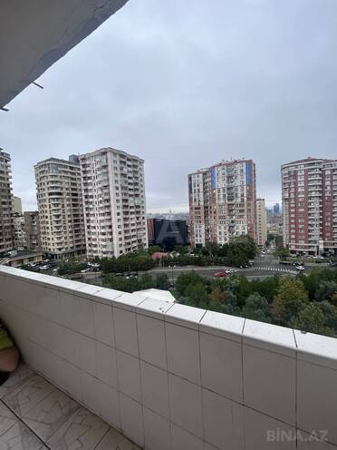 Satılır 3 otaqlı köhnə tikili 93 m², Elmlər Akademiyası m., photo 1 from 20