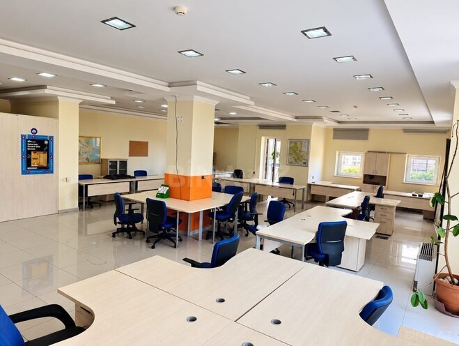 Сдаётся 8-комн. офис 320 м², м. 8 ноября, photo 1 from 12