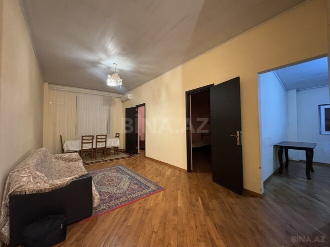 Satılır 3 otaqlı köhnə tikili 60 m², Səbail r., photo 1 from 13