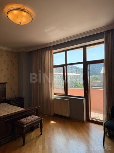 İcarəyə verilir 3 otaqlı yeni tikili 220 m², 28 May m., photo 9 from 19