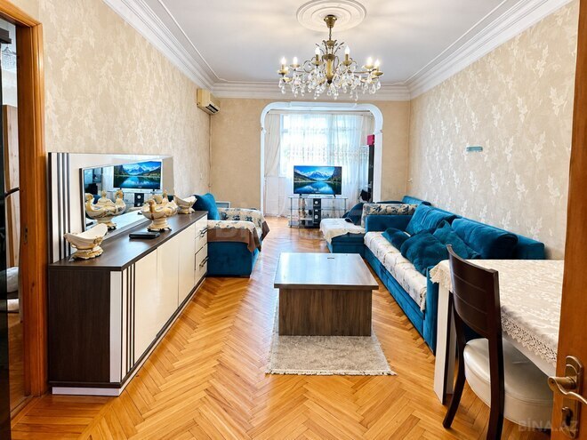 Satılır 3 otaqlı köhnə tikili 75 m², Qara Qarayev m., photo 1 from 27