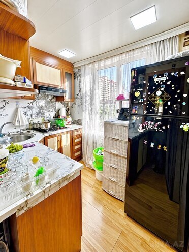 Satılır 3 otaqlı köhnə tikili 78 m², Qara Qarayev m., photo 12 from 19