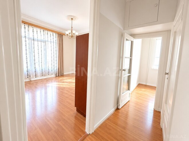 Satılır 1 otaqlı köhnə tikili 40 m², Bakıxanov q., photo 1 from 31