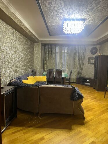 Сдаётся 3-комн. новостройка 120 м², м. Нефтчиляр, photo 1 from 13