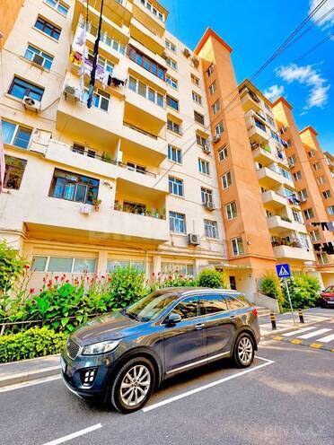 Продается 3-комн. вторичка 75 м², м. Кара Караев, photo 1 from 14