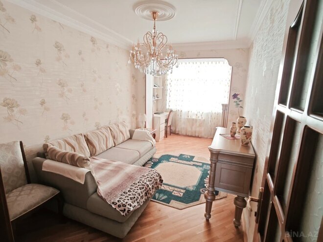 Продается 3-комн. вторичка 90 м², м. Кара Караев, photo 3 from 26