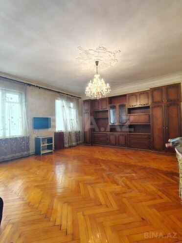 Satılır 4 otaqlı köhnə tikili 110 m², 28 May m., photo 1 from 14