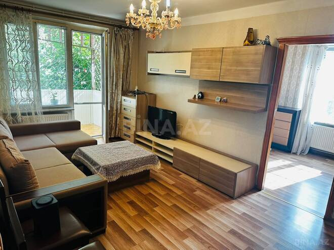 Продается 2-комн. вторичка 40 м², м. Кара Караев, photo 1 from 14