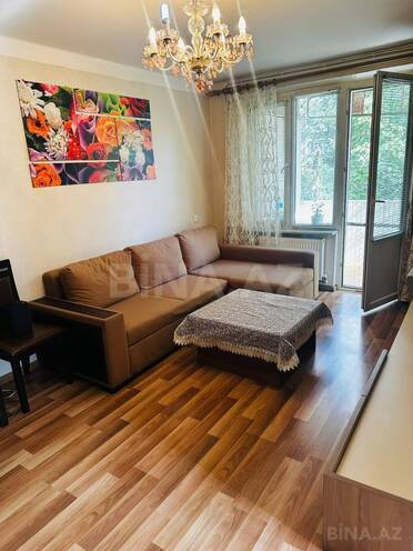 Продается 2-комн. вторичка 40 м², м. Кара Караев, photo 4 from 14