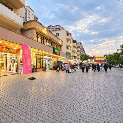 Продаётся 2-комн. вторичка 40 м², м. Кара Караев, photo 1 from 25