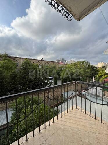 Продается 3-комн. вторичка 85 м², Ясамальский р., photo 10 from 22