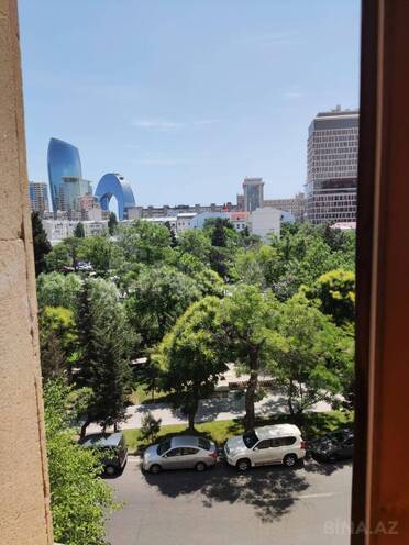 Satılır 2 otaqlı köhnə tikili 58 m², 28 May m., photo 22 from 27