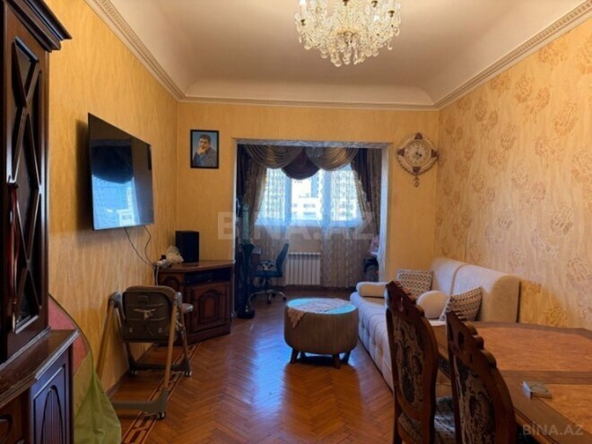 Продается 2-комн. вторичка 65 м², м. Иншаатчылар, photo 1 from 12
