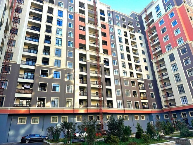 Продается 2-комн. новостройка 69 м², м. Кара Караев, photo 1 from 12