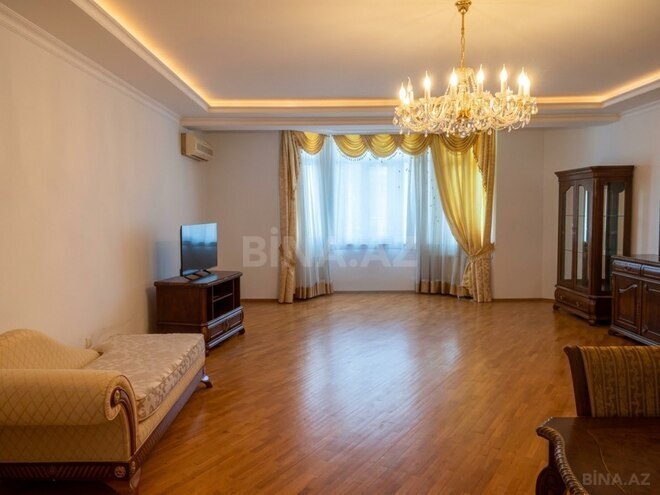 Сдаётся 3-комн. новостройка 140 м², м. Низами, photo 1 from 13
