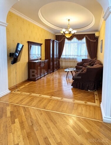 Сдаётся 3-комн. новостройка 130 м², м. Низами, photo 1 from 14