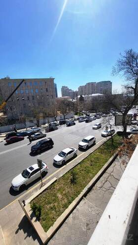 Satılır 2 otaqlı köhnə tikili 60 m², Nizami m., photo 1 from 24