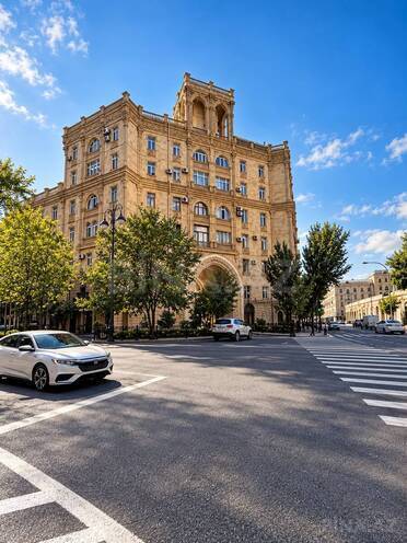 Продаётся 3-комн. вторичка 75 м², м. 28 мая, photo 1 from 7