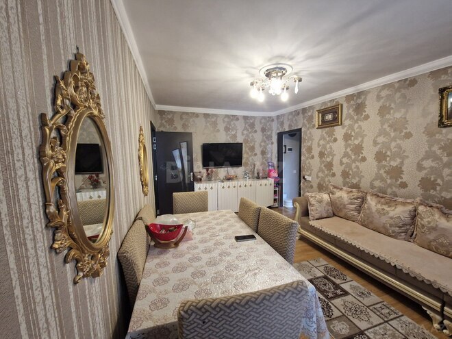 Satılır 2 otaqlı köhnə tikili 60 m², İnşaatçılar m., photo 1 from 11