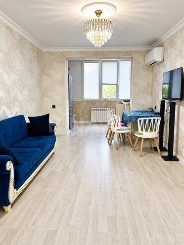 Сдаётся 3-комн. вторичка 75 м², м. Иншаатчылар, photo 1 from 10