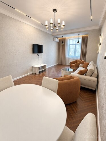 Сдаётся 2-комн. новостройка 69 м², м. Элмляр Академиясы, photo 1 from 16