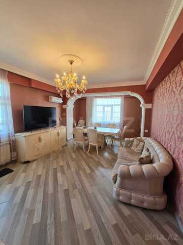 Продается 3-комн. вторичка 136 м², photo 1 from 32