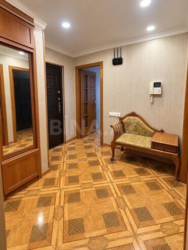 Продаётся 3-комн. вторичка 70 м², м. Нефтчиляр, photo 8 from 13