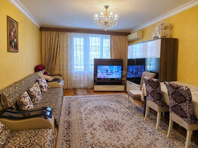 Продается 3-комн. вторичка 80 м², м. Низами, photo 1 from 10