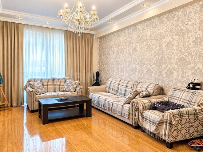 Продаётся 3-комн. новостройка 110 м², м. Кара Караев, photo 1 from 32