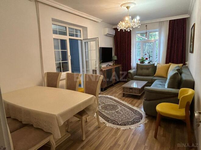 Продается 2-комн. вторичка 60 м², м. Халглар Достлугу, photo 1 from 13