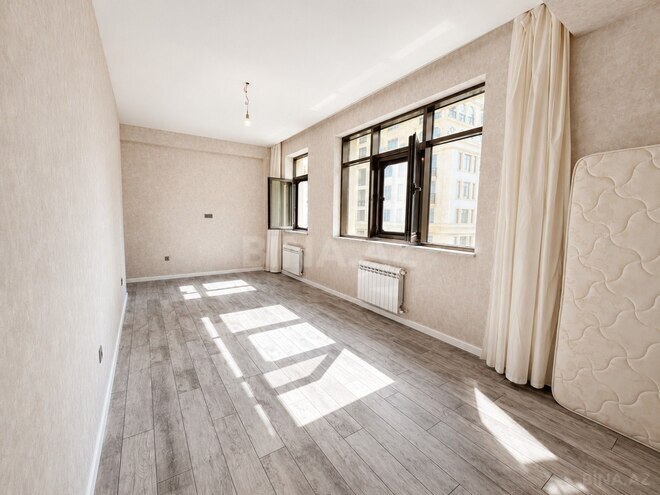 Продаётся 3-комн. новостройка 130 м², м. Элмляр Академиясы, photo 8 from 14