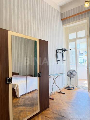 İcarəyə verilir 2 otaqlı köhnə tikili 70 m², 28 May m., photo 1 from 10