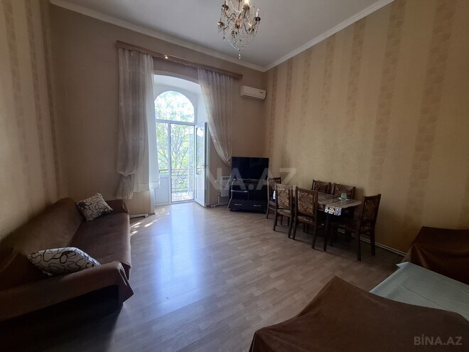 Satılır 3 otaqlı köhnə tikili 127 m², Sahil m., photo 1 from 19