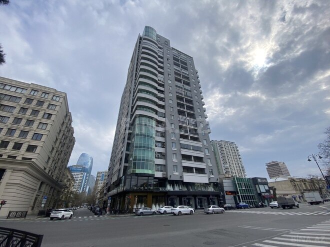 Satılır 3 otaqlı yeni tikili 210 m², 28 May m., photo 1 from 7