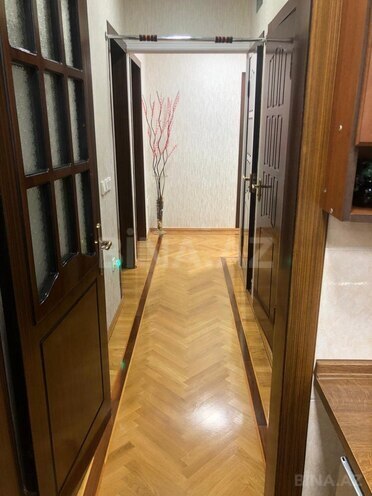 Satılır 4 otaqlı köhnə tikili 110 m², Qara Qarayev m., photo 17 from 19
