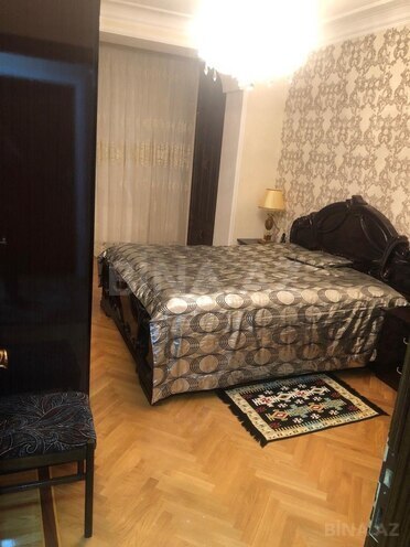 Satılır 4 otaqlı köhnə tikili 110 m², Qara Qarayev m., photo 4 from 19