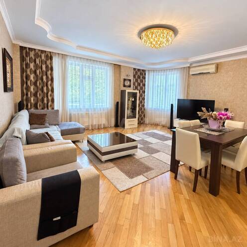 Satılır 4 otaqlı köhnə tikili 203 m², Nizami m., photo 1 from 12